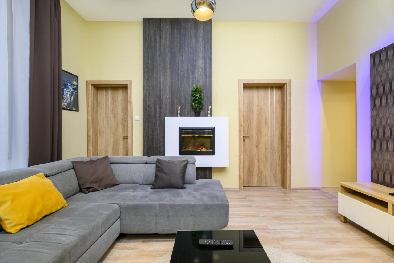 Downtown Deluxe-Two Bedroom Apartment With Sauna Будапешт Екстер'єр фото