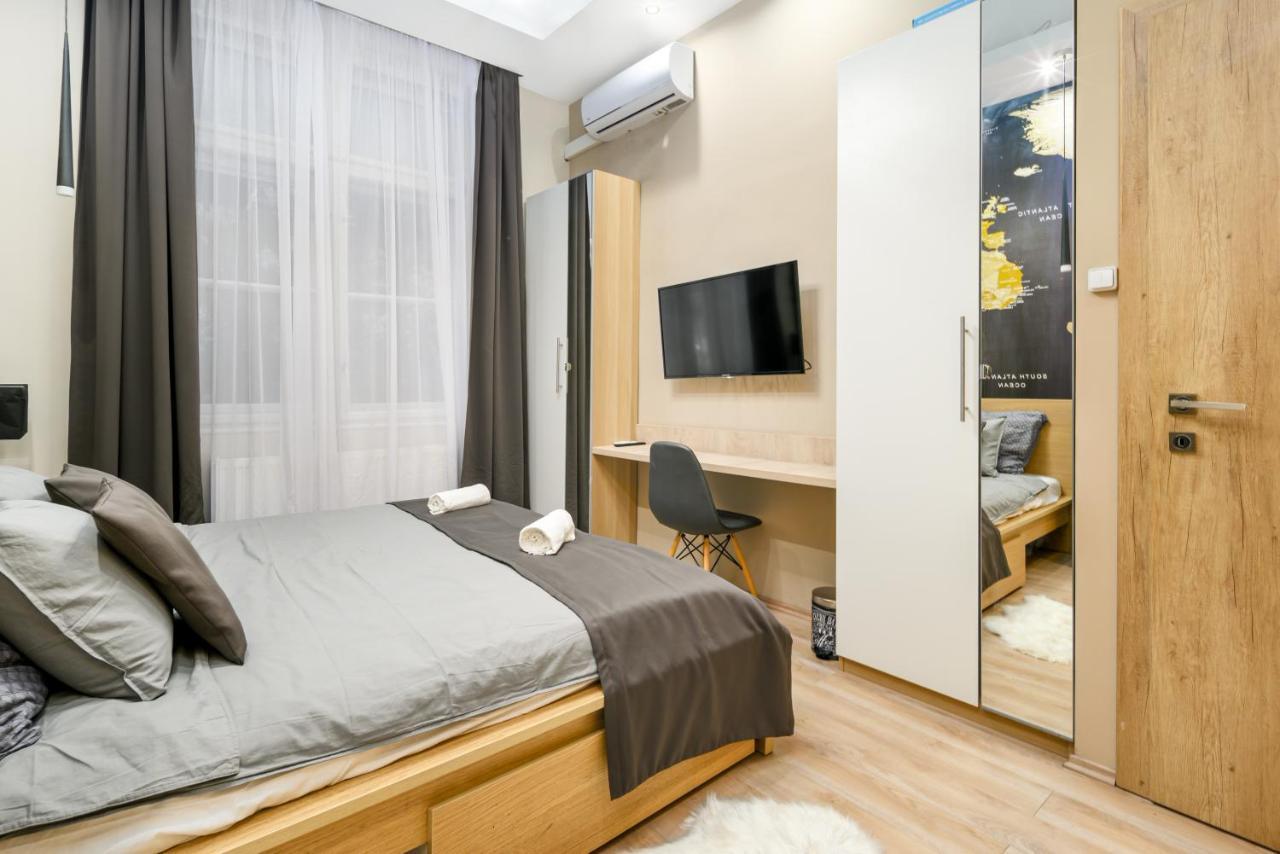 Downtown Deluxe-Two Bedroom Apartment With Sauna Будапешт Екстер'єр фото